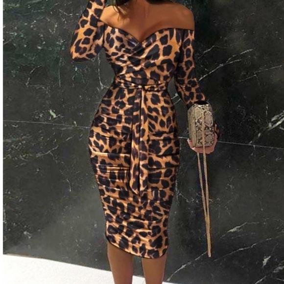 Women’s Off Shoulder Ruched Design Belted Leopard Bodycon Dress, Size Large. New - Picture 3 of 7